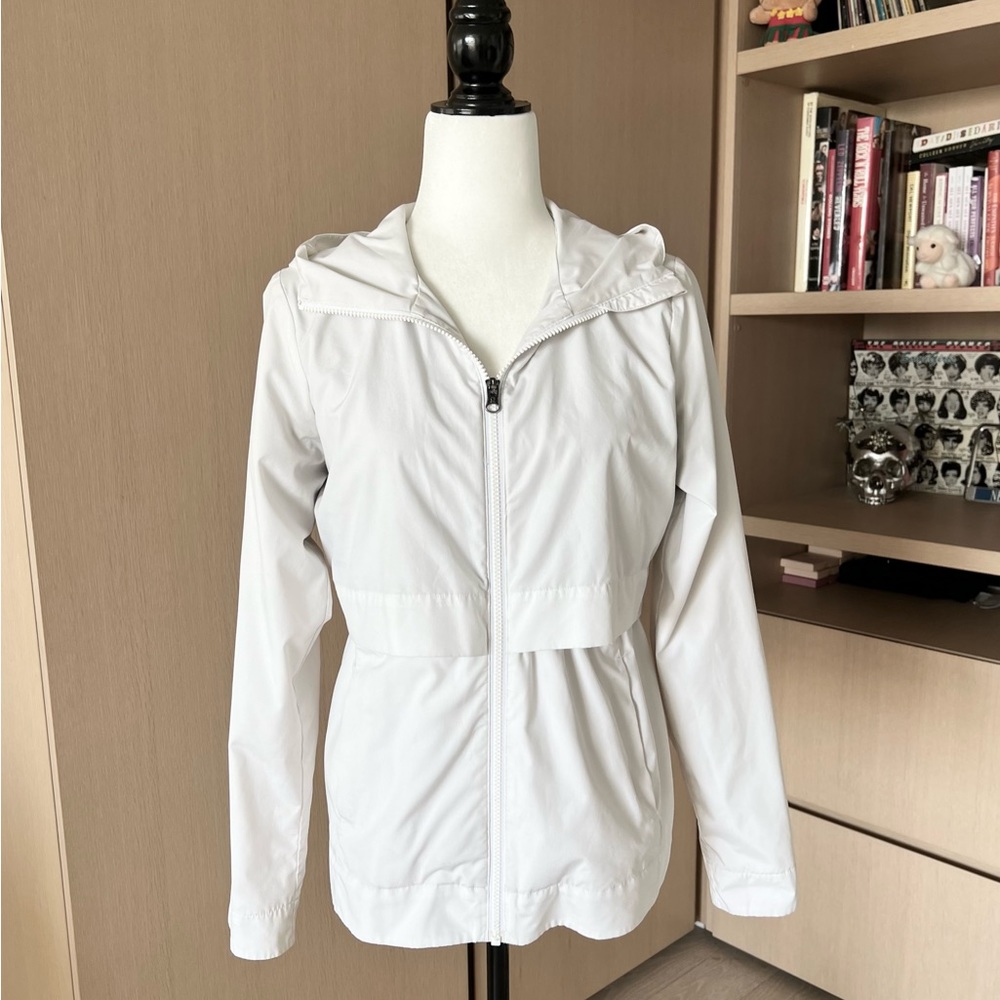 Lululemon | Slim Fit Running Hooded Windbreaker | 6 | White